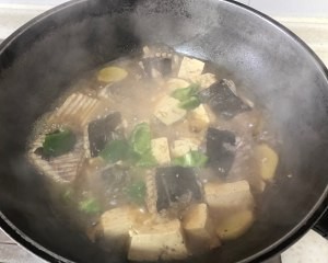 食补养生老板鱼炖豆腐