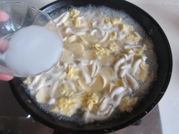 白玉菇鸡蛋豆腐羹