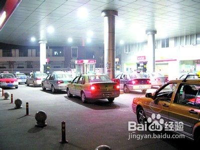 油价涨排队加油到底值不值