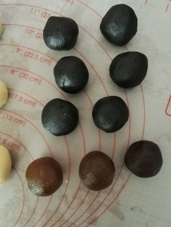 传统广式蛋黄月饼