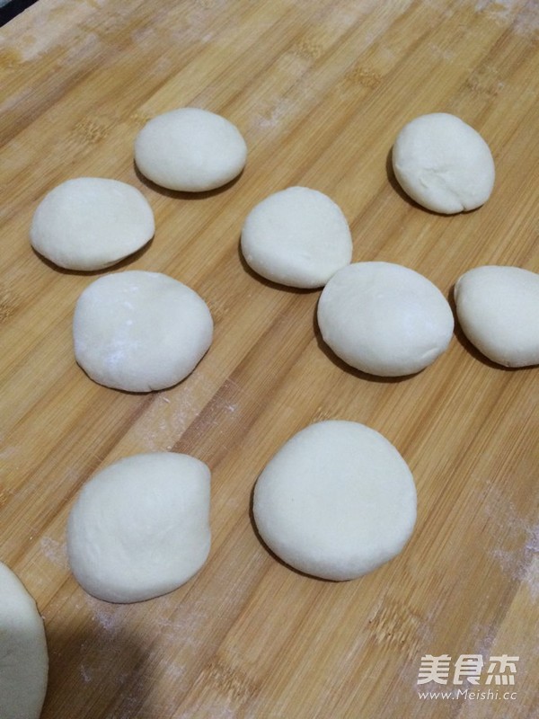 韭菜鸡蛋扇贝丁馅饼