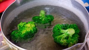 西兰花三文鱼饭团的做法