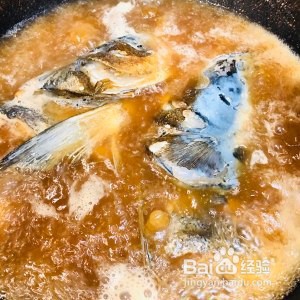食补养生鱼头炖豆腐
