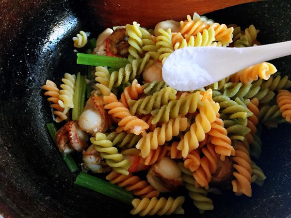 海鲜螺旋五彩意面