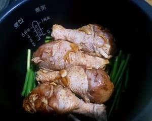 脱骨入味的红烧鸡腿