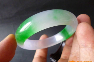 翡翠镯子什么样的最好