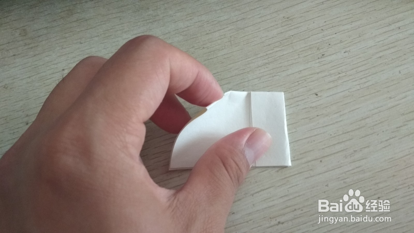 如何用一块正方形素描画纸做梯形的简易钢笔支架