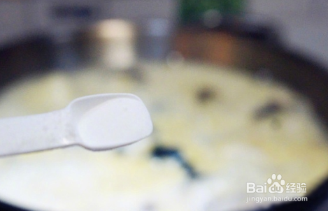 菌菇炖汤鱼头的做法