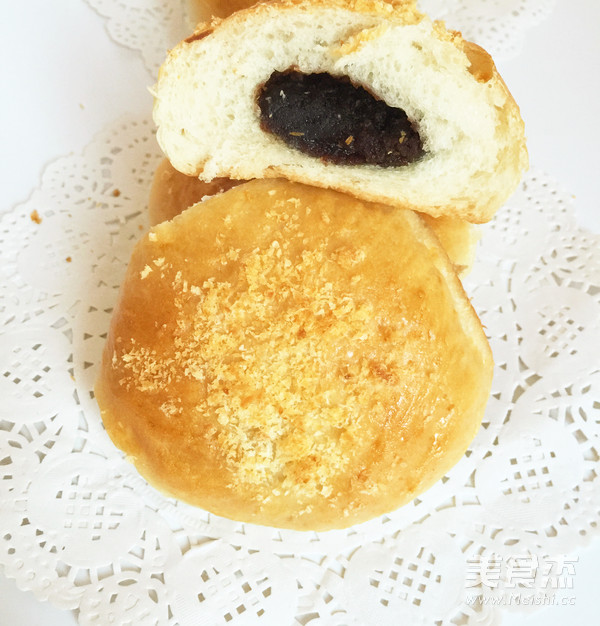 中种椰丝豆沙面包