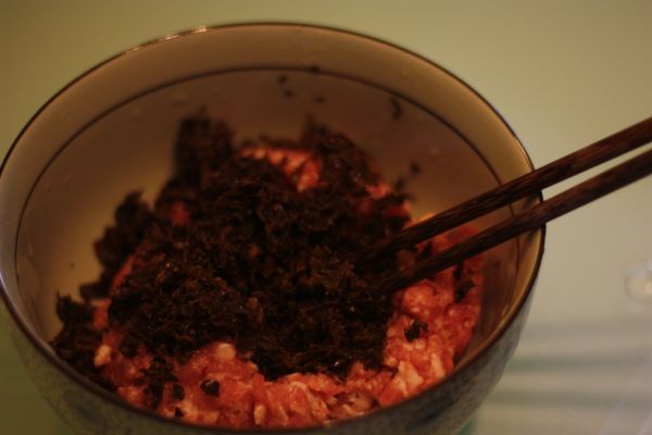 榨菜鲜肉胡萝卜包子
