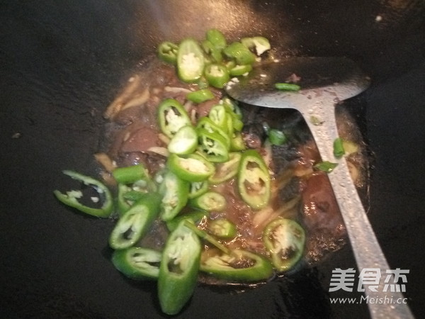 泡姜青椒炒鸭血