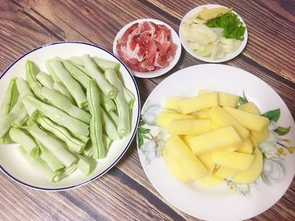 东北家常菜:土豆炖豆角