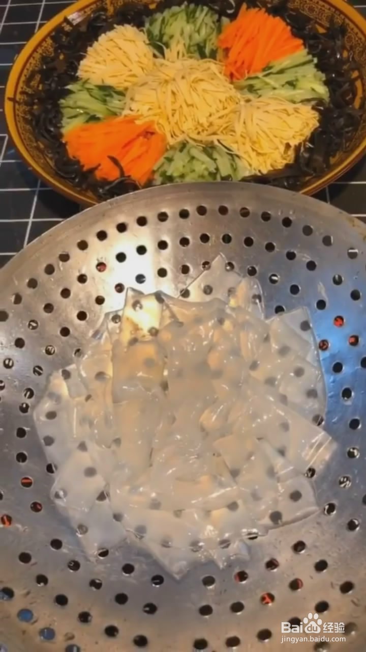 如何制作五彩拉皮