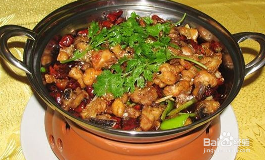 干锅公鸡的烹饪方法