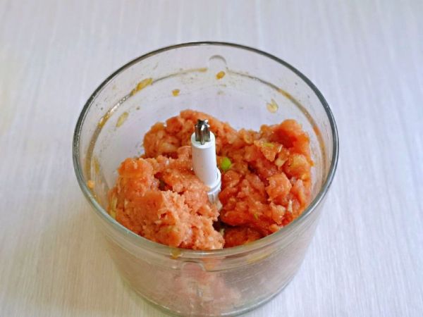 韭菜木耳猪肉水饺