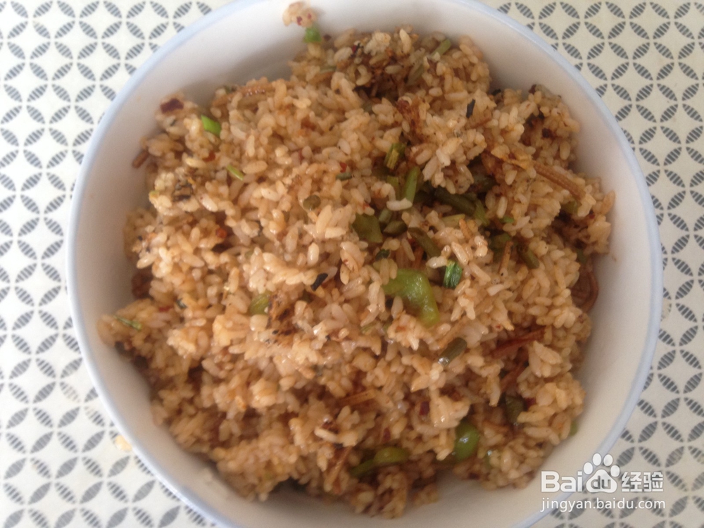 酸豆角炒米饭的做法