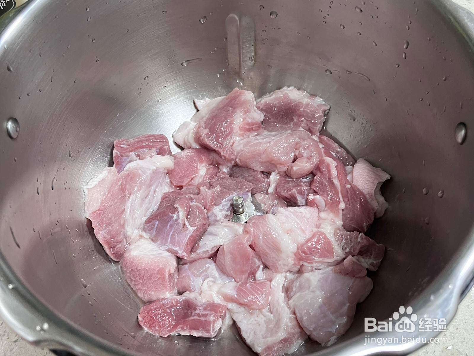 白萝卜炖猪踭肉汤的做法