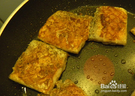 干煎黑椒带鱼的做法