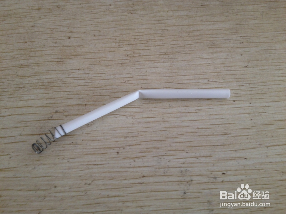 如何用吸管和小弹簧做简易手机支架