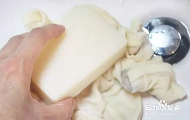 bb霜弄到衣服上怎么办