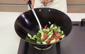 美味的黄瓜清炒火腿肠