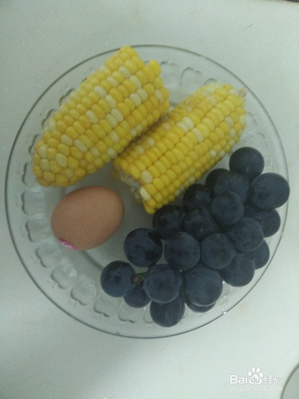 不知早上吃什么,玉米鸡蛋小米粥葡萄好营养