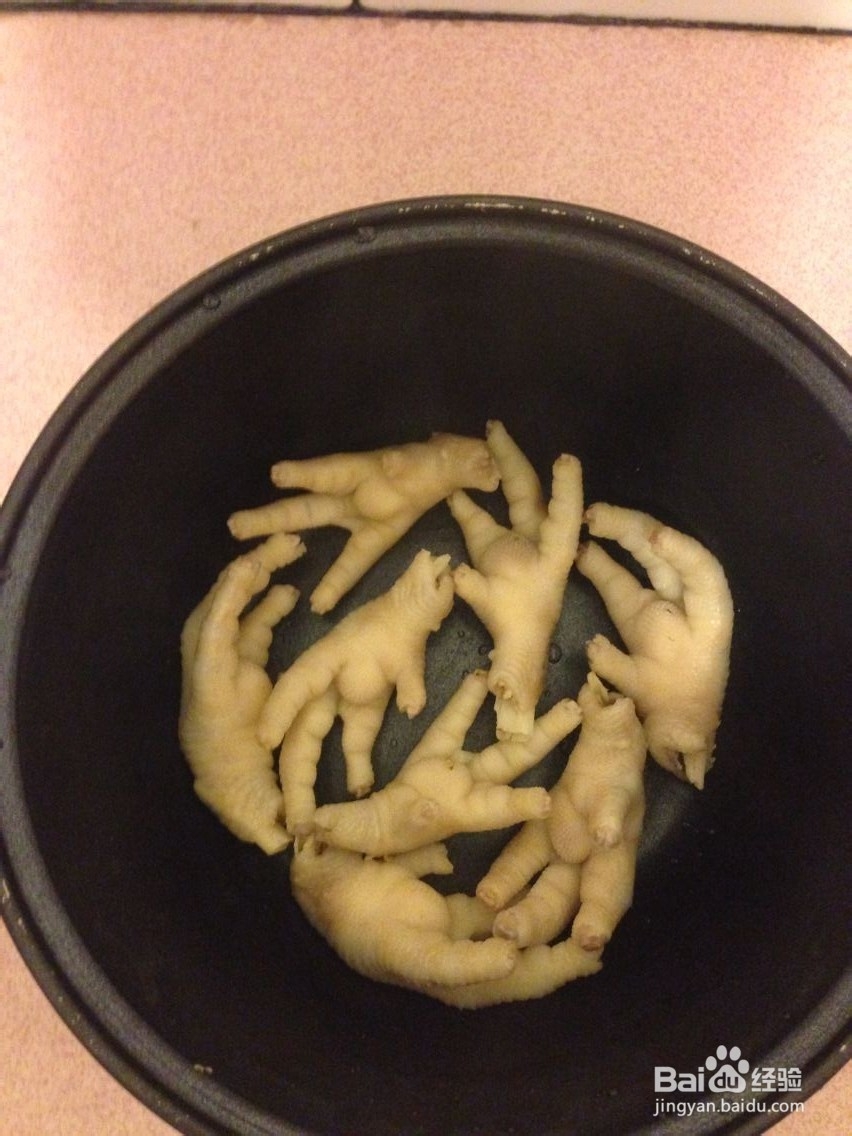 强肾抗皱美容汤：鸡爪黑豆汤