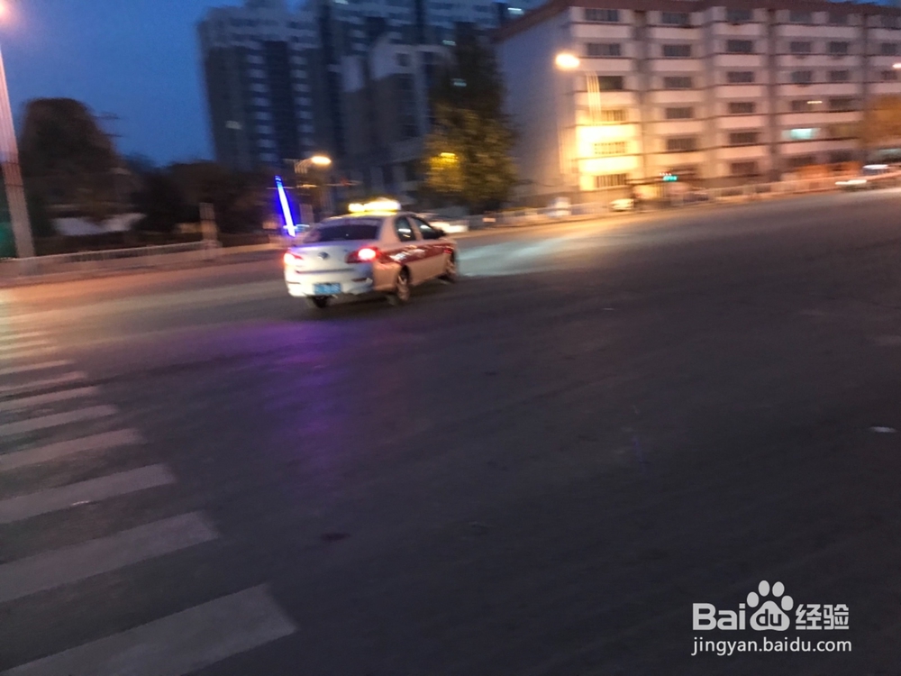 新手开车要注意哪些交通情况