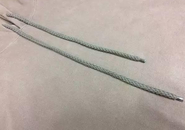 卫衣绳子太长怎样收短