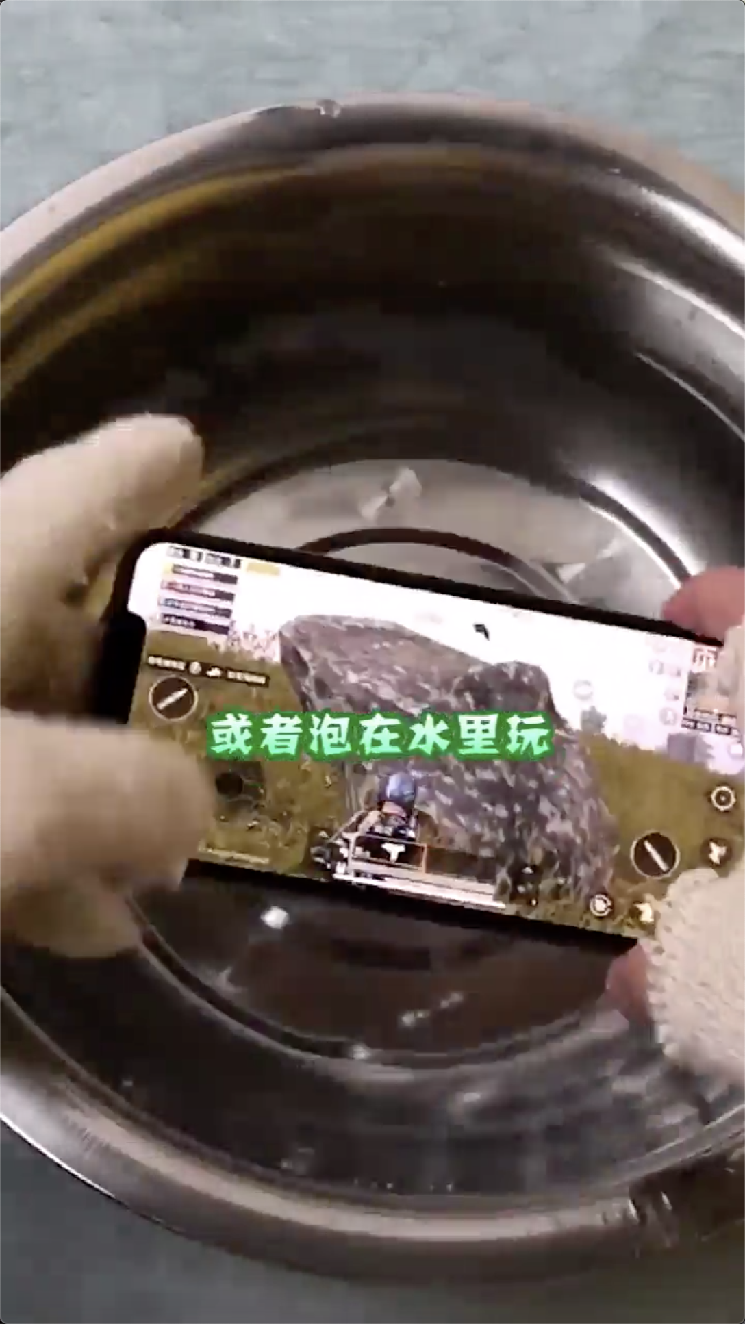 手机玩游戏老是发烫，怎么为手机装个空调？