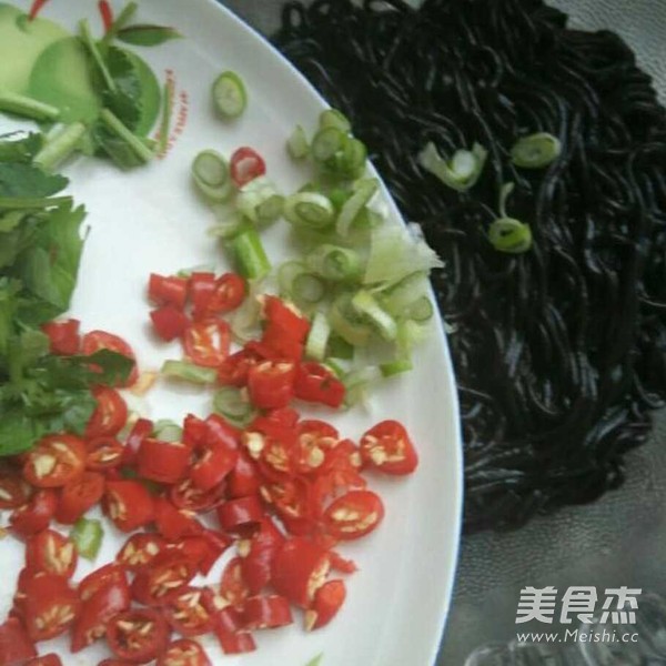 酸辣蕨根粉的做法