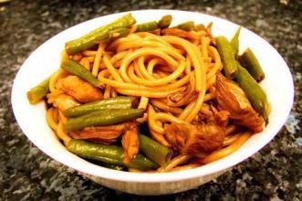 靖师傅豆角焖面的做法