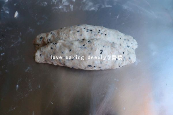 全麦黑芝麻软面包