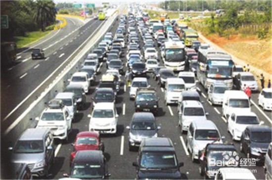 安徽高速多车追尾，高速公路怎么防止追尾事故