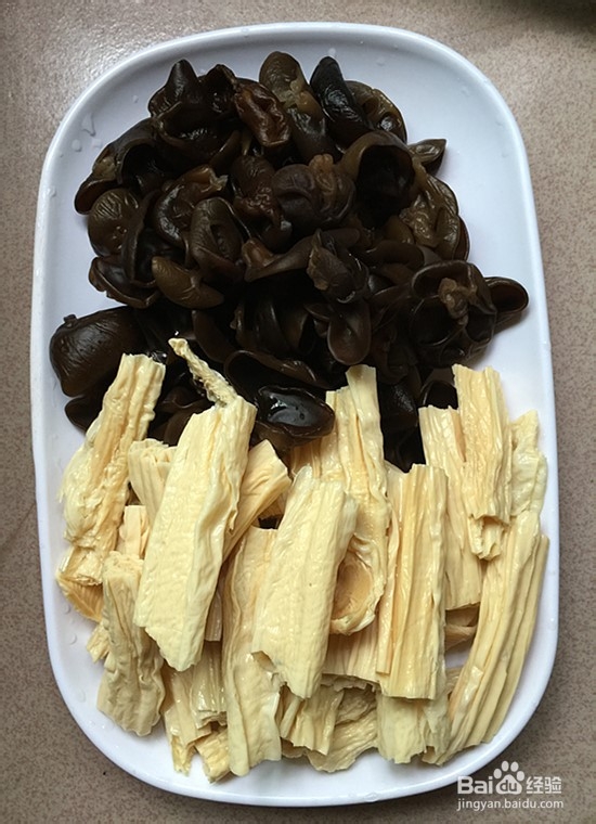 好吃健康的黑木耳炒腐竹的做法