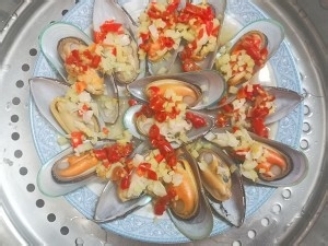 剁椒蒜蓉蒸青口贝