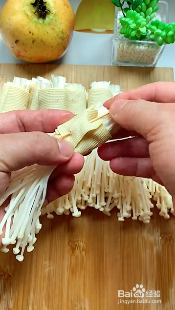 如何制作豆皮金针菇