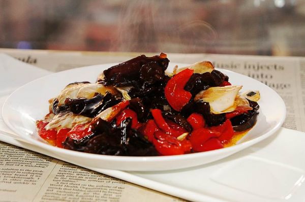 黑木耳炒白菜片