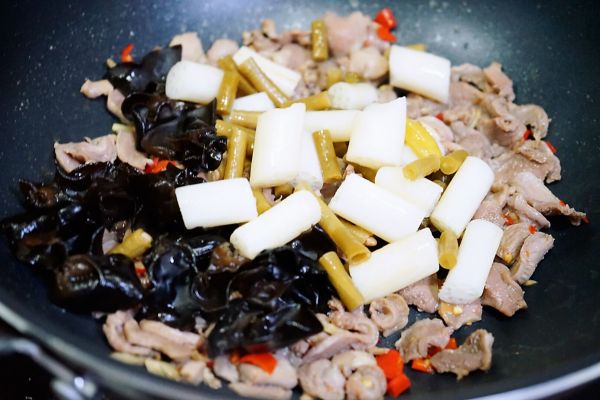 藕带剁椒炒鸡胗