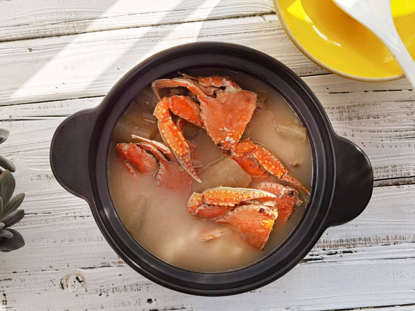 砂锅螃蟹炖骨汤