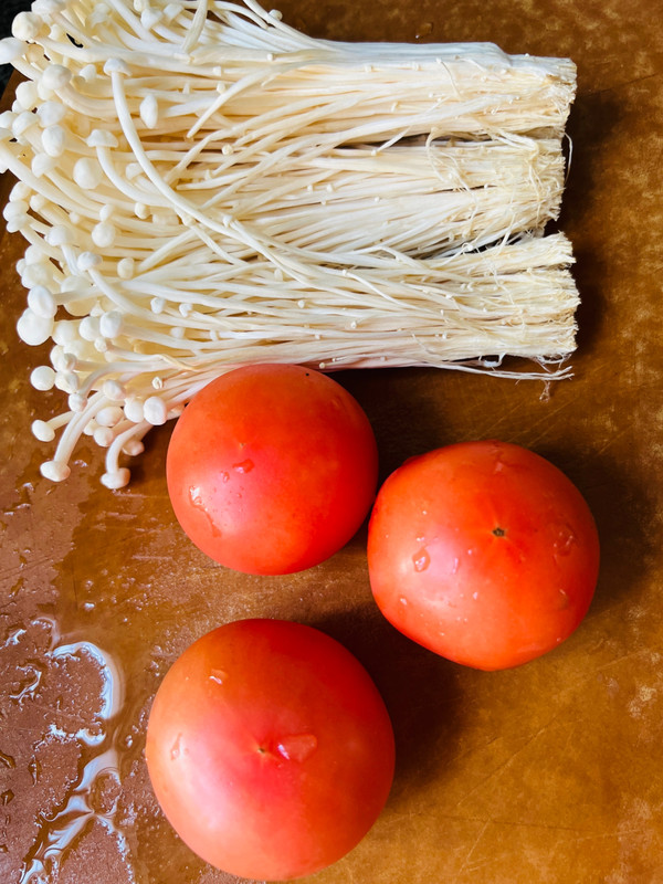 西红柿金针菇汤