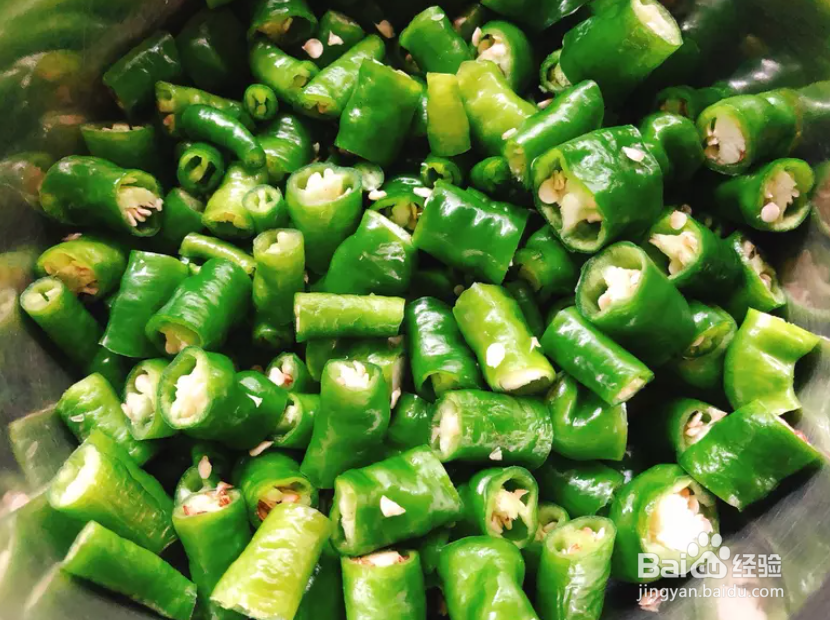 糯米椒爆炒三色蛋丁