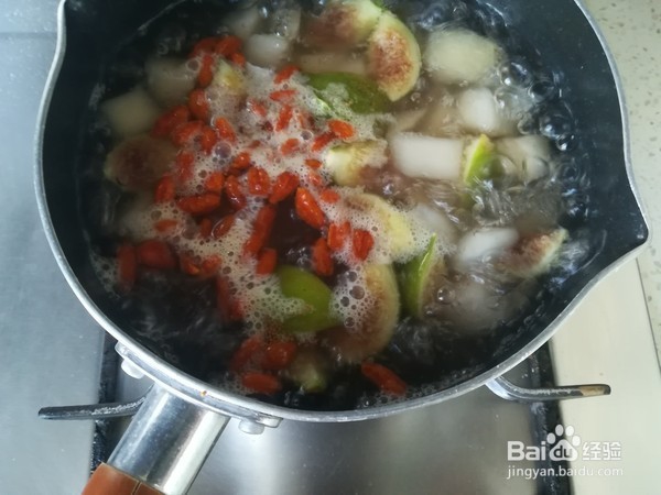 无花果雪梨百合甜汤的做法