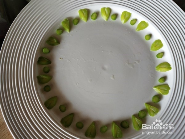 凉拌百合花的做法