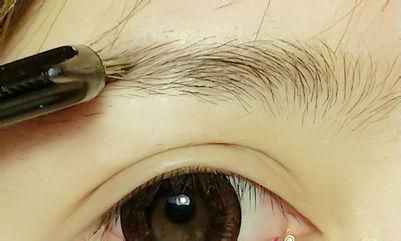 怎样化妆打造大眼嫩唇