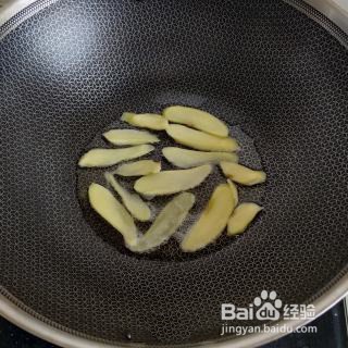 如何在家就能简单制作一份油焖大虾呢?