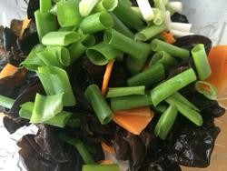 凉菜：生椒凉拌黑木耳