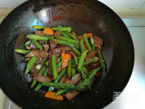 芦笋炒口条的做法