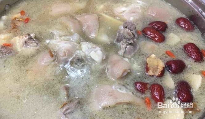 猪脚炖鸡汤的做法