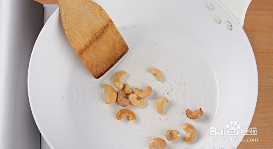 11个月宝宝补铁补钙辅食----腰果鸡丁焖饭